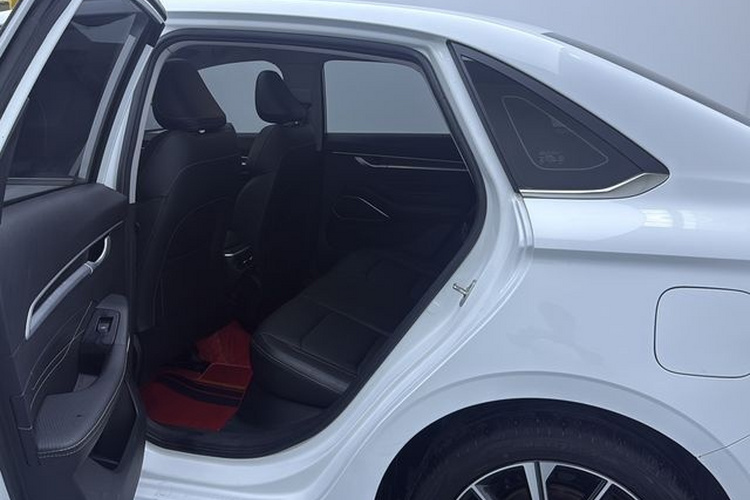 GEELY Emgrand 2023 car image #18