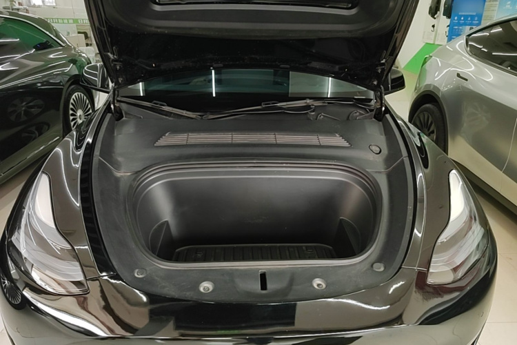 Tesla Model Y 2023 car image #20