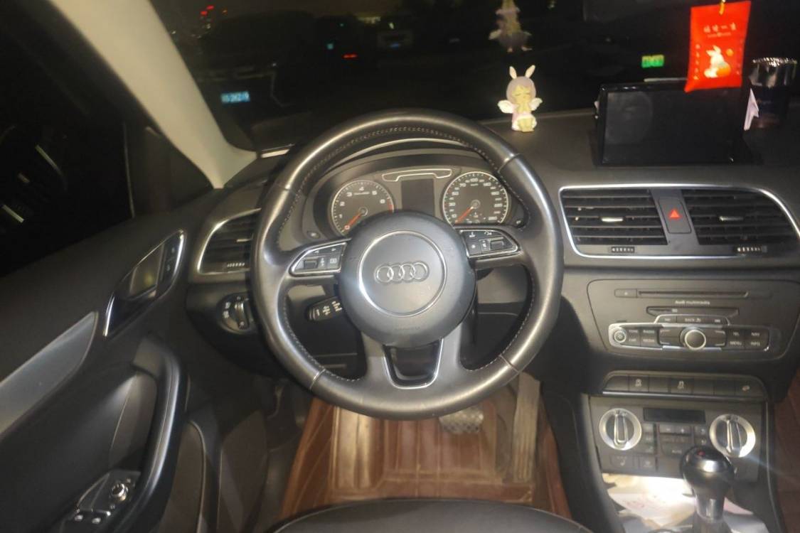 Audi Q3 2014 car image #22