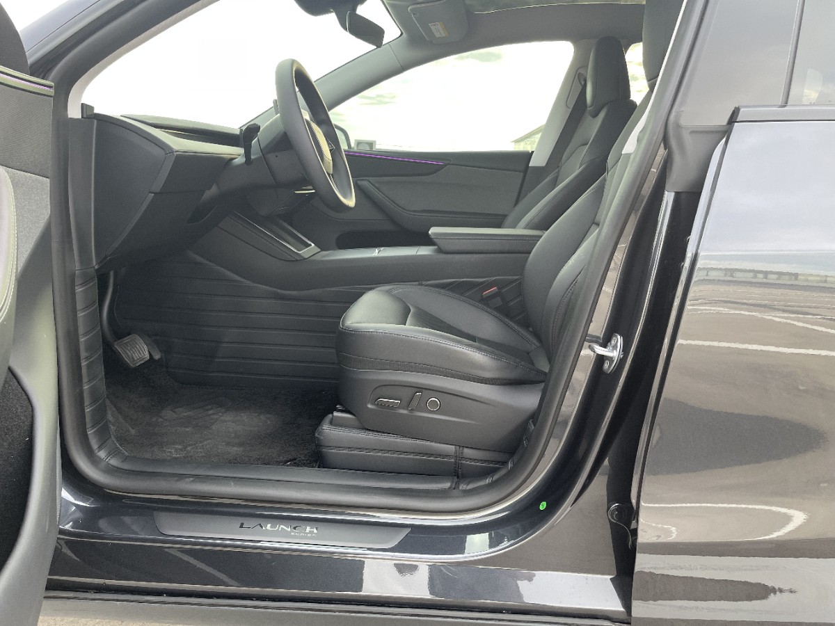 Tesla Model Y 2025 #11 Tesla Model Y 2025 car image #11