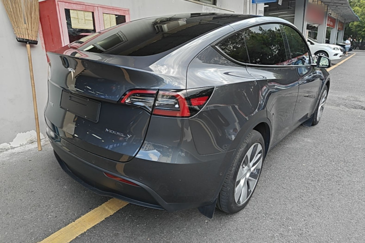Tesla Model Y 2022 #7 Tesla Model Y 2022 car image #7