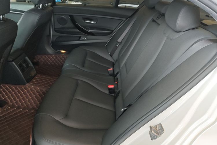 BMW 3 Series 2016 car image #17