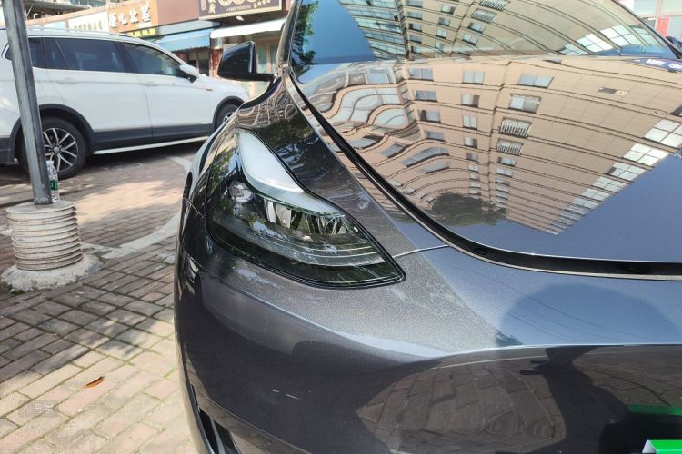 Tesla Model Y 2024 car image #8
