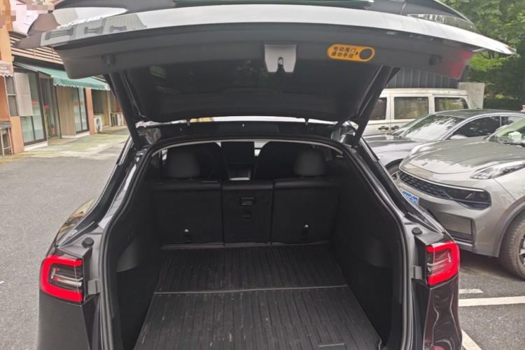 Tesla Model Y 2024 #21 Tesla Model Y 2024 immagine di auto #21