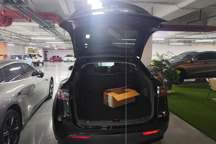 Tesla Model Y 2022 immagine di auto #21
