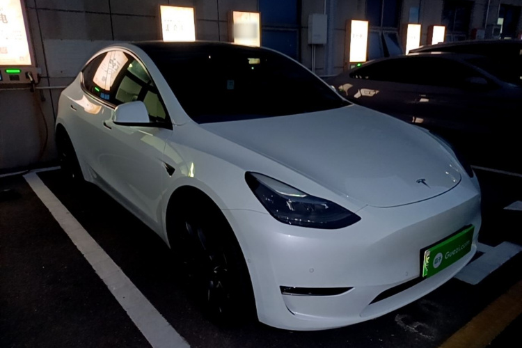 Tesla Model Y 2023 #4 Tesla Model Y 2023 immagine di auto #4