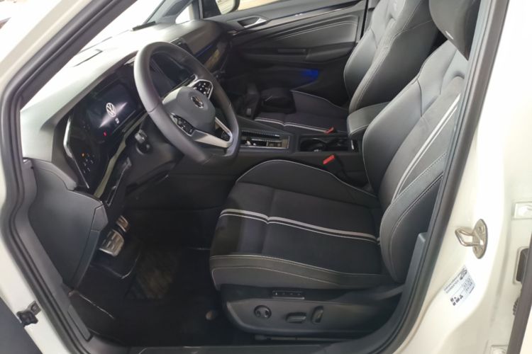 Volkswagen Golf 2023 car image #15