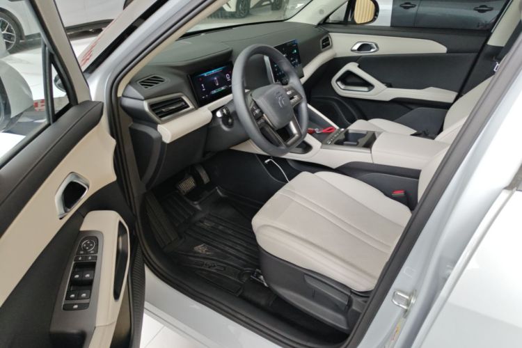 BYD YuanUP 2025 #16 BYD YuanUP 2025 car image #16