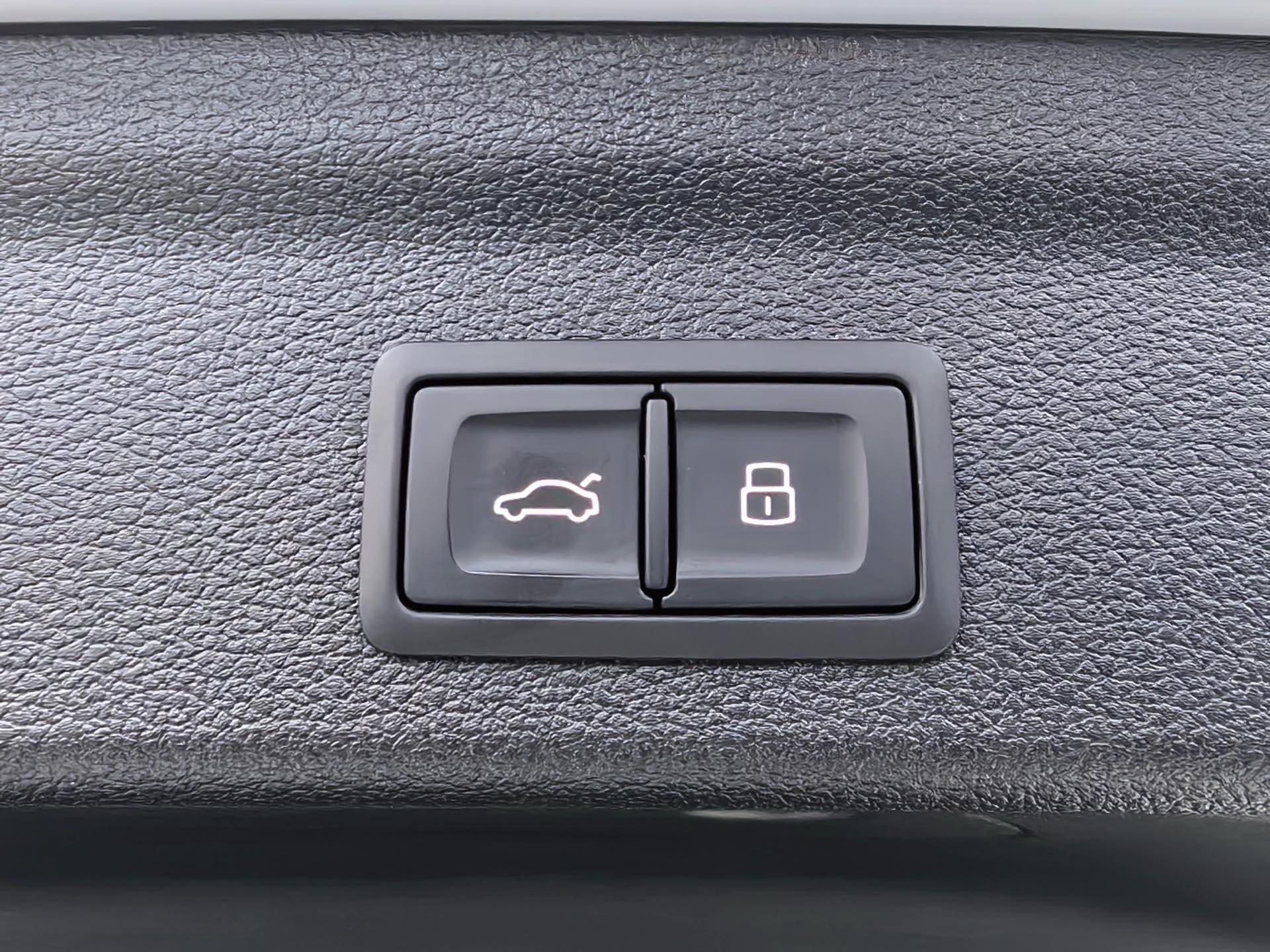 Audi Q3 2023 car image #17