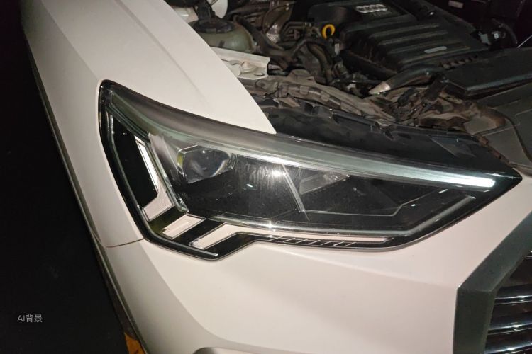 Audi Q3 2020 car image #8