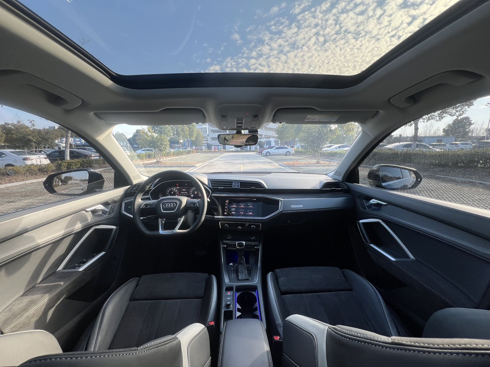 Audi Q3 2023 car image #11