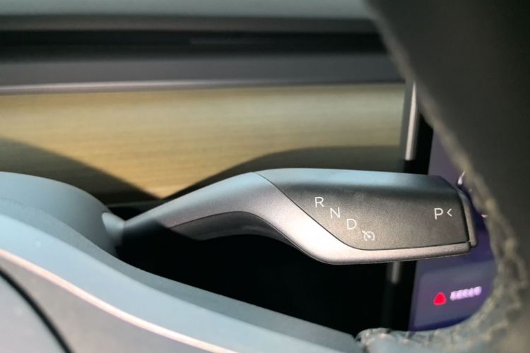 Tesla Model Y 2023 #18 Tesla Model Y 2023 صورة سيارة #18