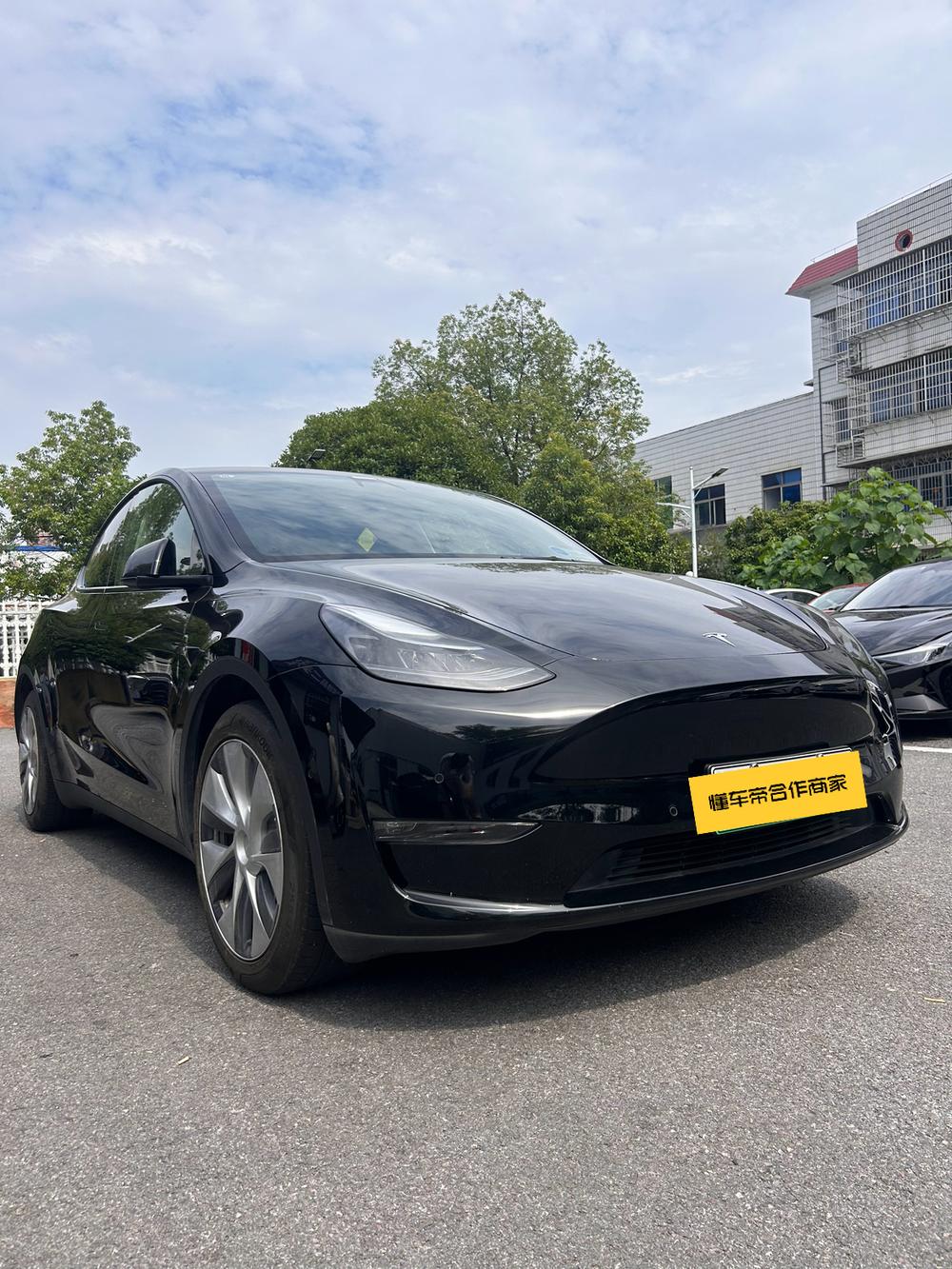 Tesla Model Y 2022 #3 Tesla Model Y 2022 car image #3