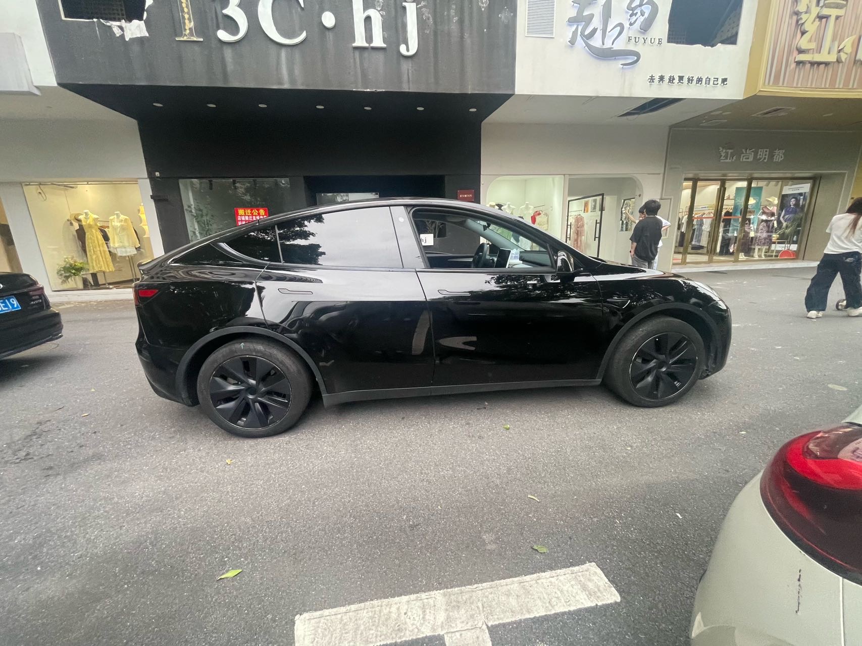 Tesla Model Y 2024 car image #9