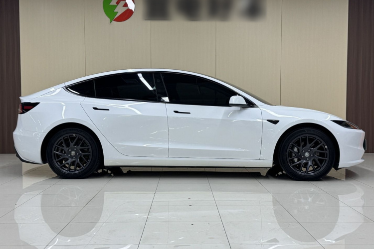 Tesla Model 3 2024 car image #5