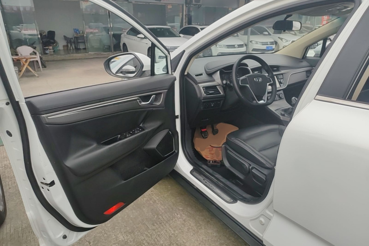 GEELY Emgrand GS 2017 car image #16