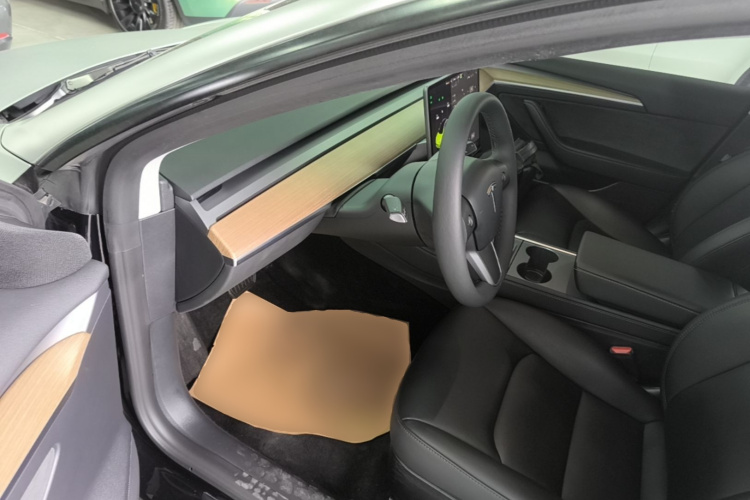 Tesla Model 3 2023 car image #16