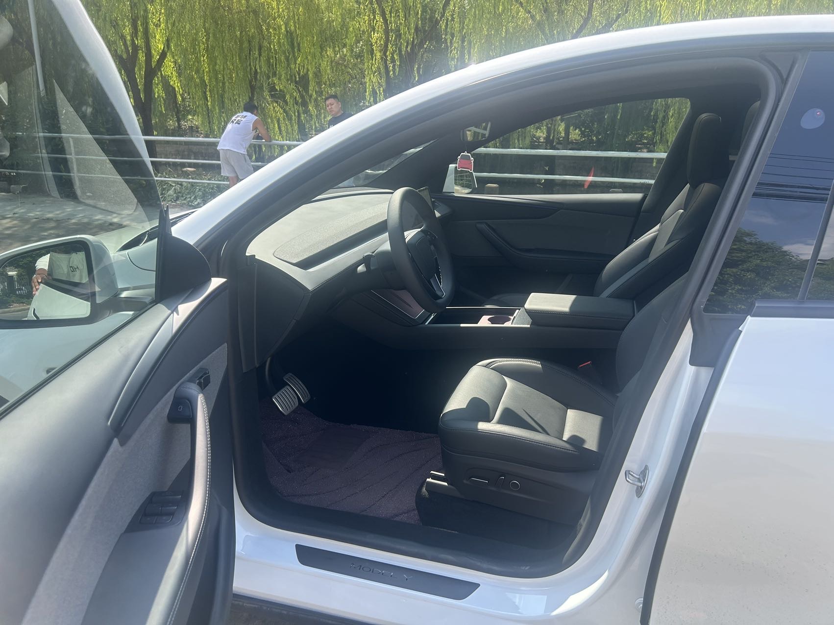 Tesla Model Y 2026 #5 Tesla Model Y 2026 car image #5