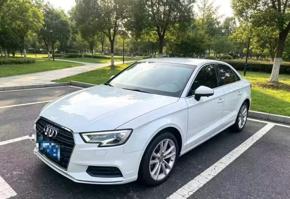 2018 immagine di auto 