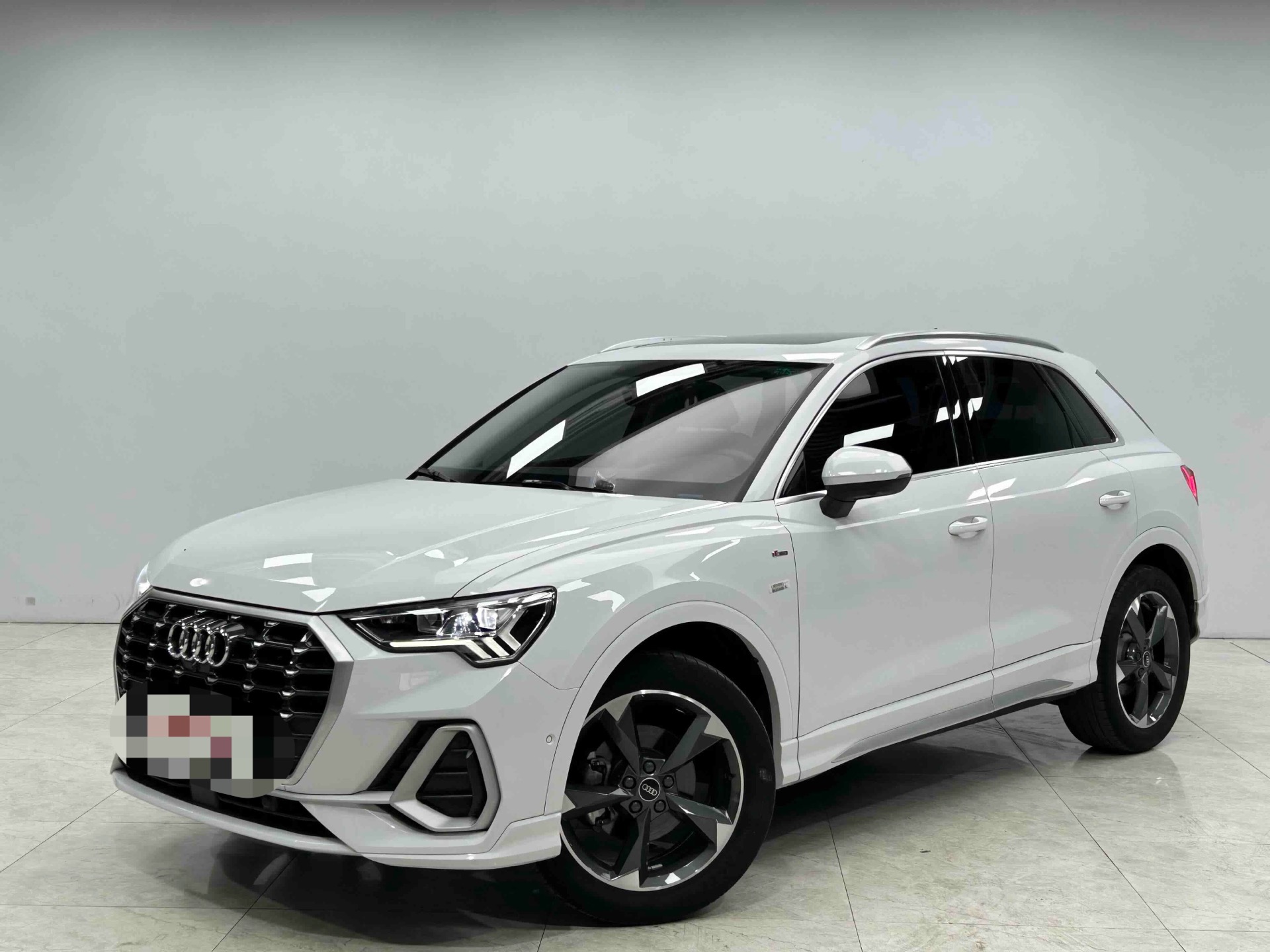 Audi Q3 2023 car image 