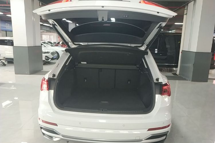 Audi Q3 2021 car image #19