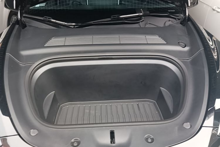 Tesla Model Y 2023 #20 Tesla Model Y 2023 car image #20