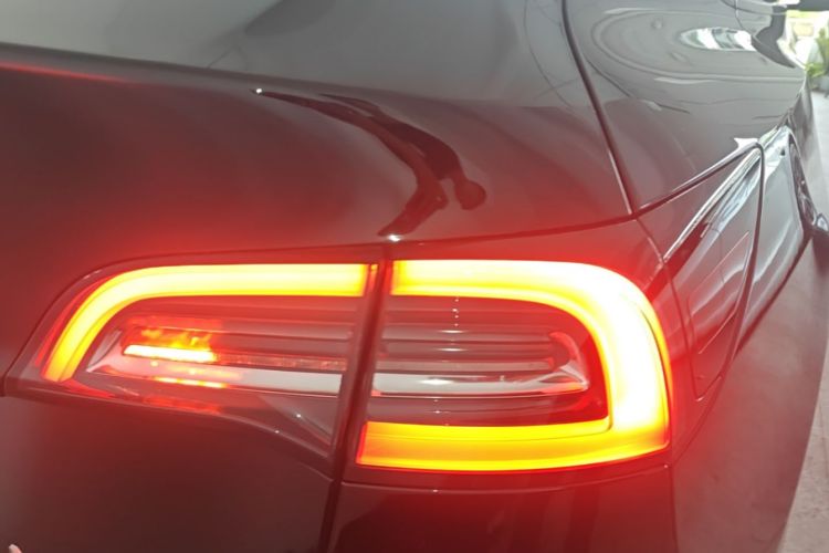 Tesla Model Y 2023 car image #8