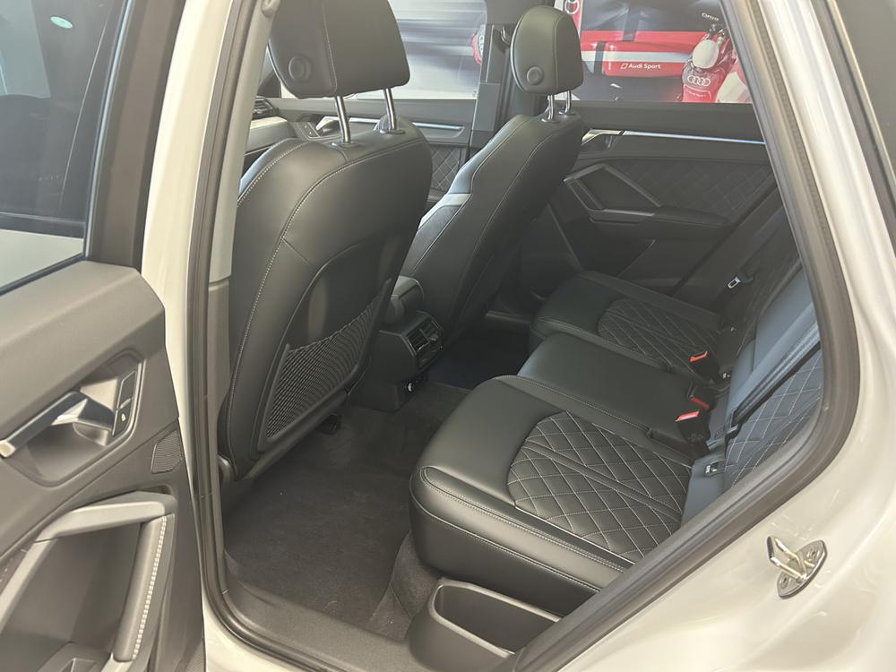 Audi Q3 2025 car image #8