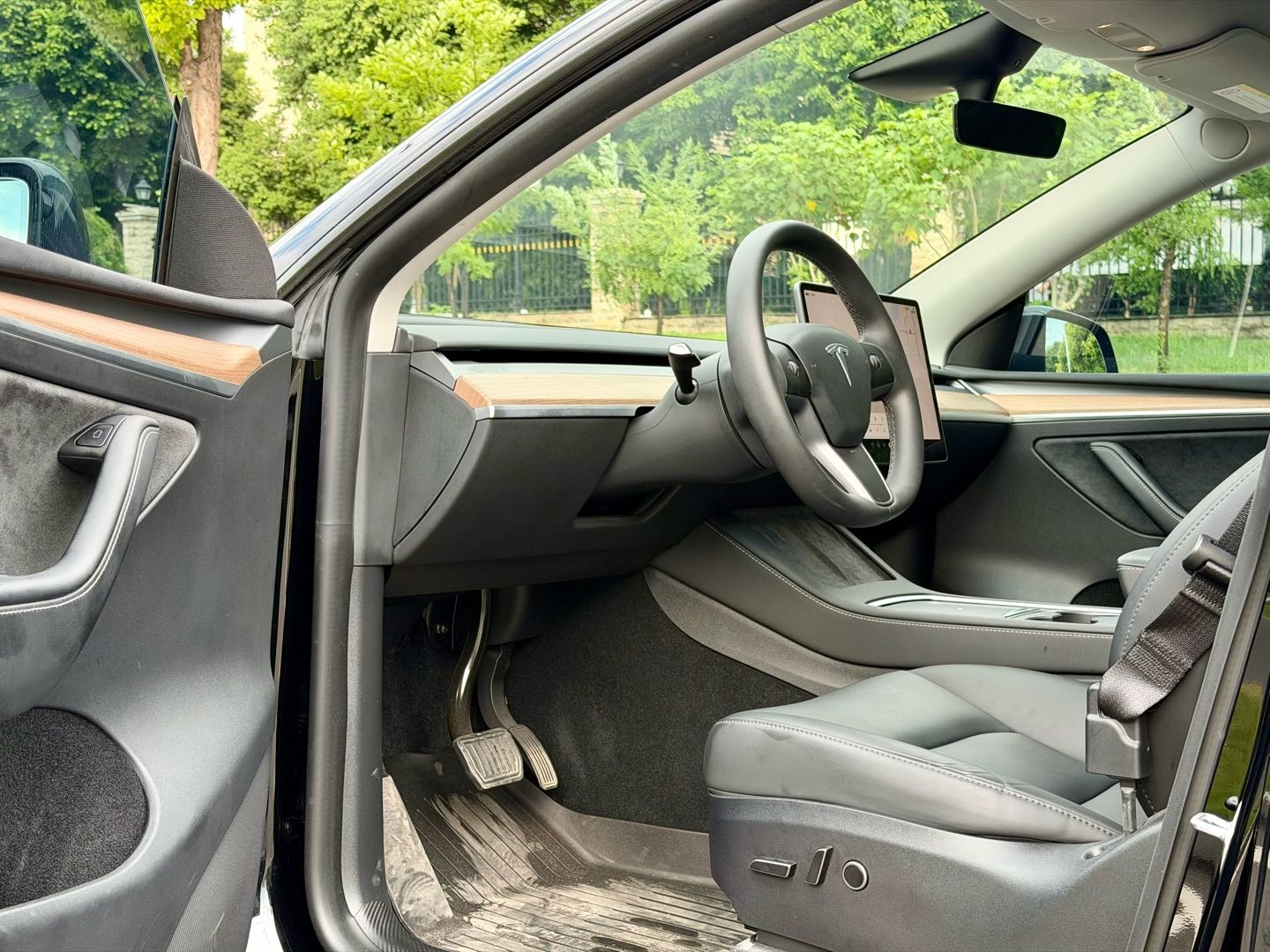 Tesla Model Y 2023 car image #9