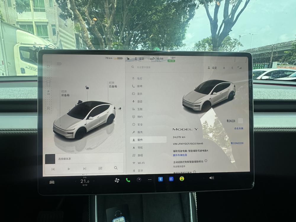 Tesla Model Y 2025 #10 Tesla Model Y 2025 car image #10
