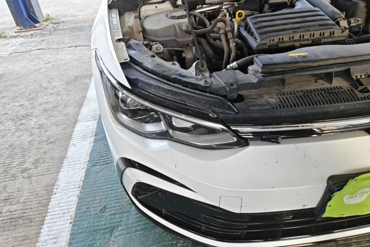 Volkswagen Golf 2023 #8 Volkswagen Golf 2023 صورة سيارة #8