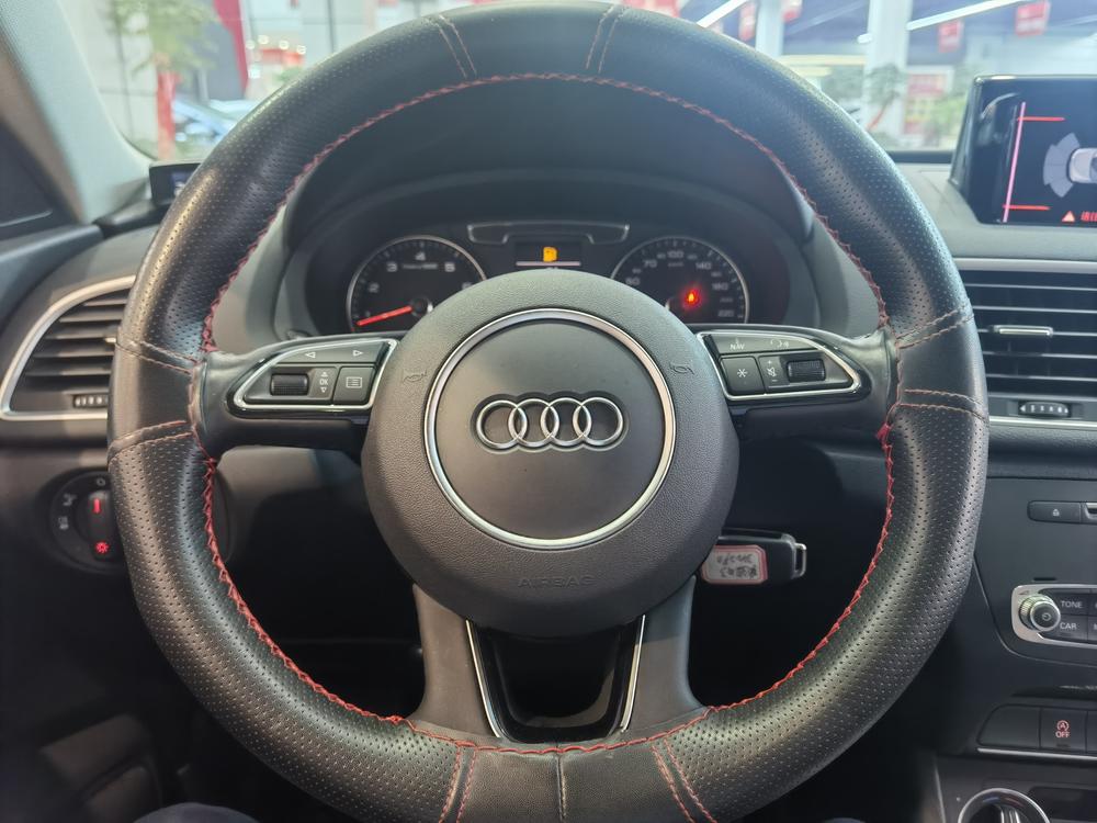 Audi Q3 2018 car image #15