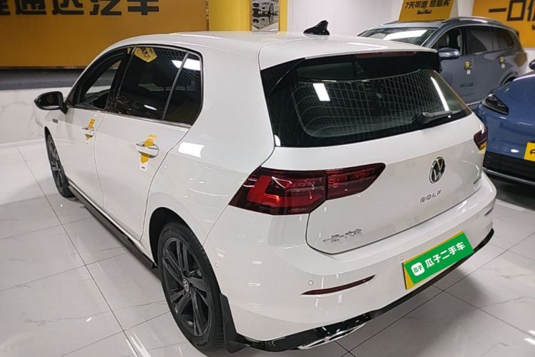Volkswagen Golf 2024 car image #5