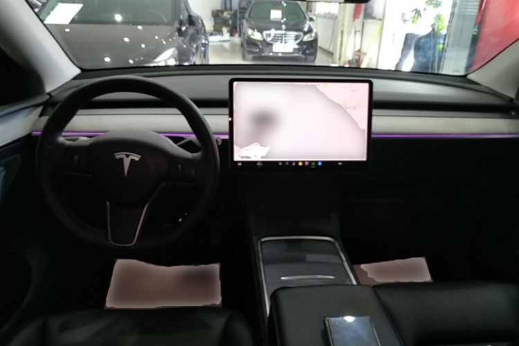 Tesla Model Y 2024 car image #11