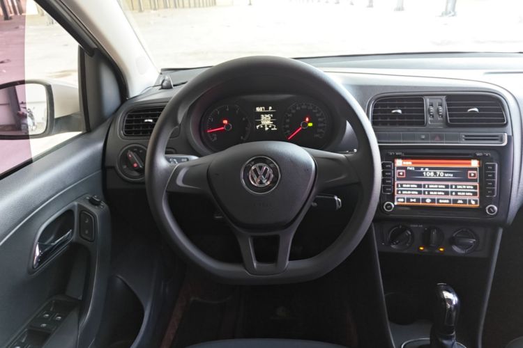 Volkswagen Polo 2018 car image #11