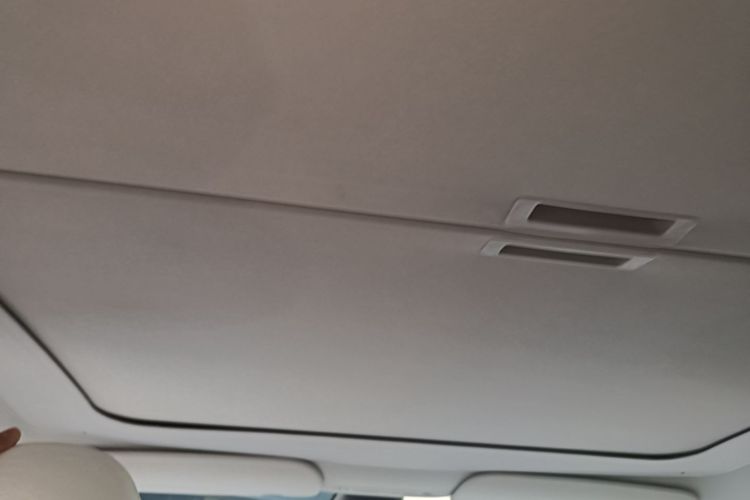 Tesla Model Y 2023 immagine di auto #20