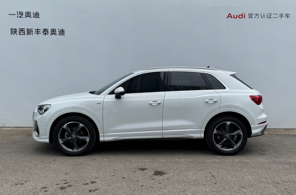Audi Q3 2021 car image #3
