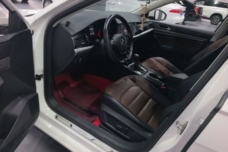 Volkswagen Lavida 2020 car image #16