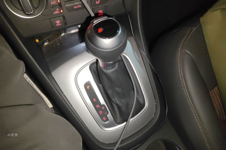 Audi Q3 2019 car image #16