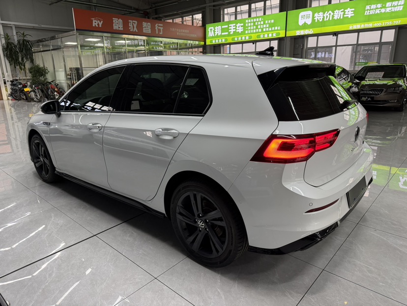 Volkswagen Golf 2023 car image #7