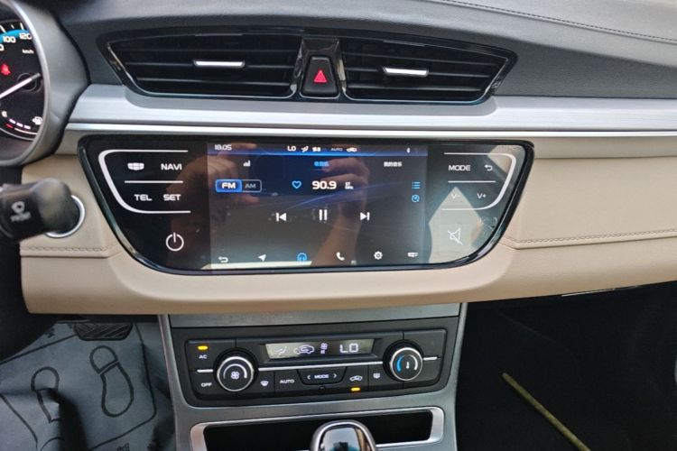 GEELY Emgrand 2019 #13 GEELY Emgrand 2019 car image #13