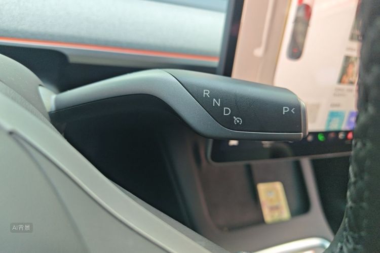 Tesla Model Y 2024 immagine di auto #16