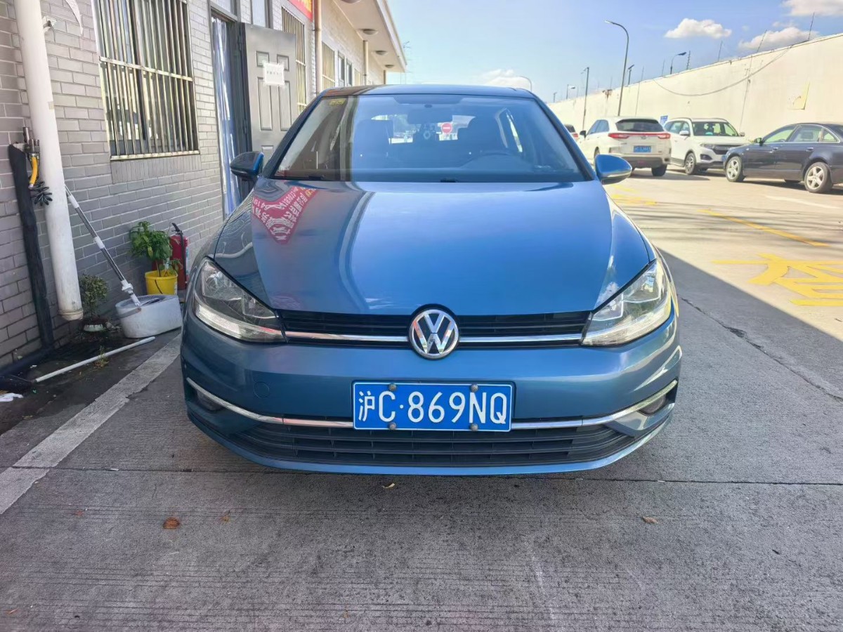 Volkswagen Golf 2018 car image #2