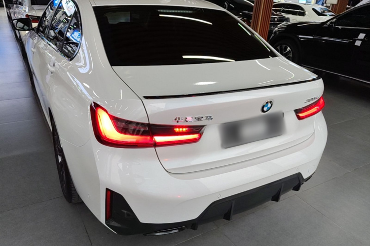 BMW 3 Series 2023 #6 BMW 3 Series 2023 car image #6