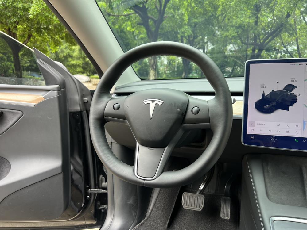 Tesla Model Y 2022 car image #13