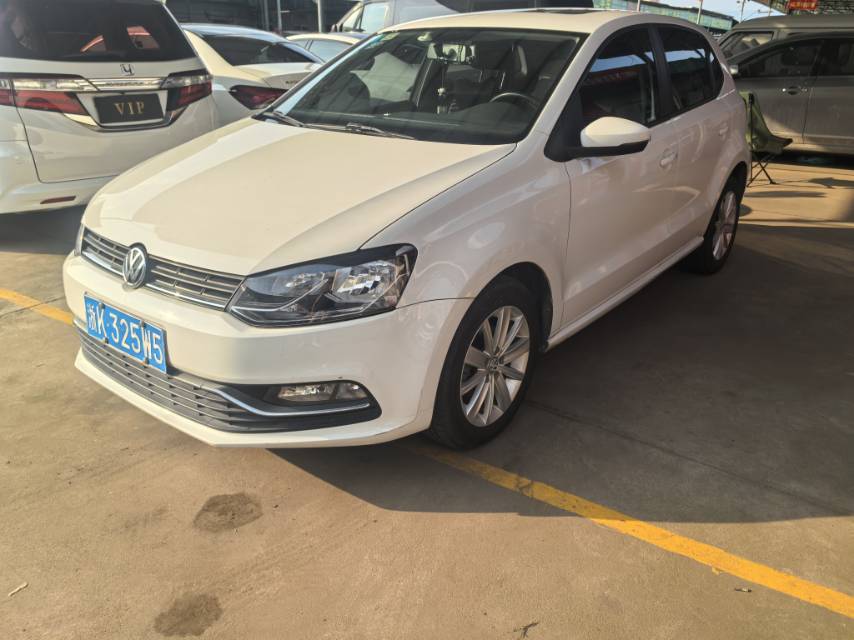 Volkswagen Polo 2016 car image 