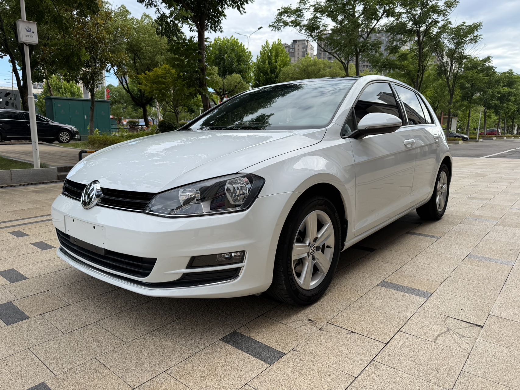 Volkswagen Golf 2016 car image 