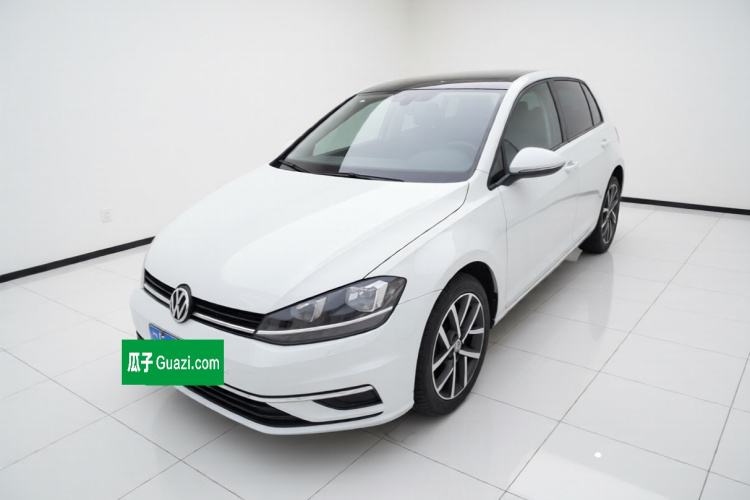 Volkswagen Golf 2020 car image #2