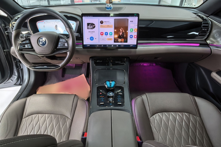 BYD Han 2023 immagine di auto #9