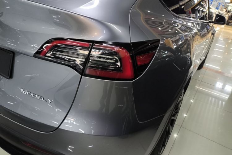 Tesla Model Y 2024 #8 Tesla Model Y 2024 car image #8